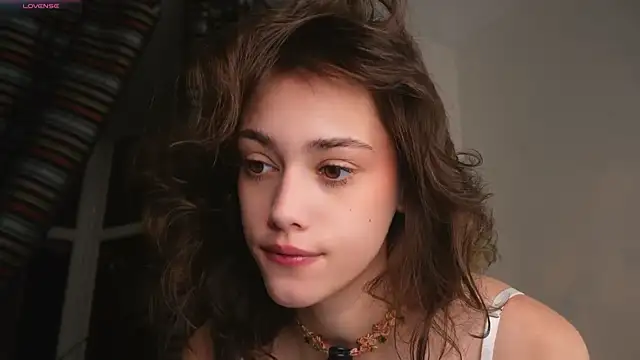 Snapshot of ttragedienne chatting on 11/09/25, 02:10 ttragedienne online show from 11/09/25, 02:10