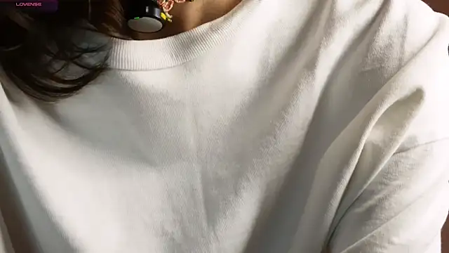 Snapshot of ttragedienne chatting on 11/15/25, 01:18 ttragedienne online show from 11/15/25, 01:18