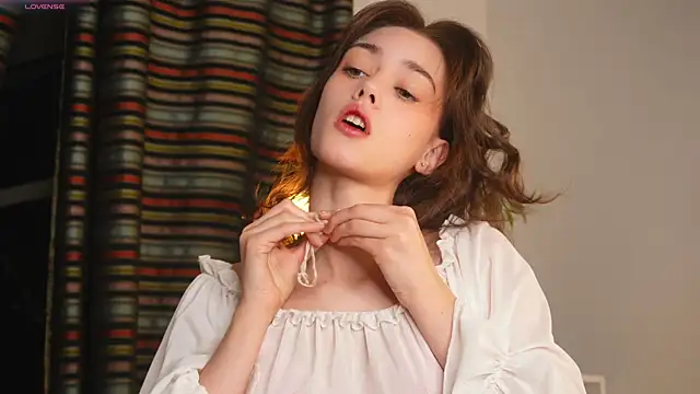 Snapshot of ttragedienne chatting on 11/17/25, 01:28 ttragedienne online show from 11/17/25, 01:28