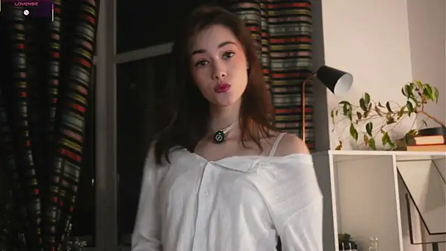 Snapshot of ttragedienne chatting on 12/20/25, 02:07 ttragedienne online show from 12/20/25, 02:07