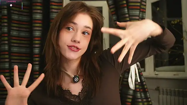 Snapshot of ttragedienne chatting on 12/21/25, 02:30 ttragedienne online show from 12/21/25, 02:30