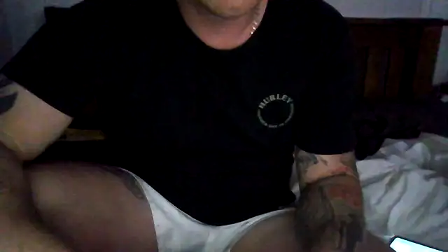 Snapshot of brokecountrylads chatting on 11/05/25, 08:14 brokecountrylads online show from 11/05/25, 08:14