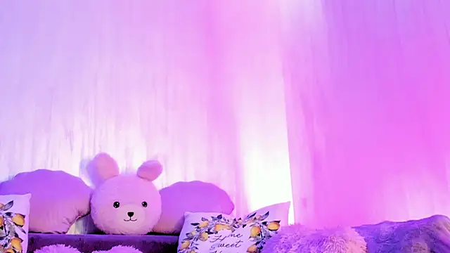 Snapshot of RileyNox chatting on 10/07/25, 07:33 RileyNox online show from 10/07/25, 07:33