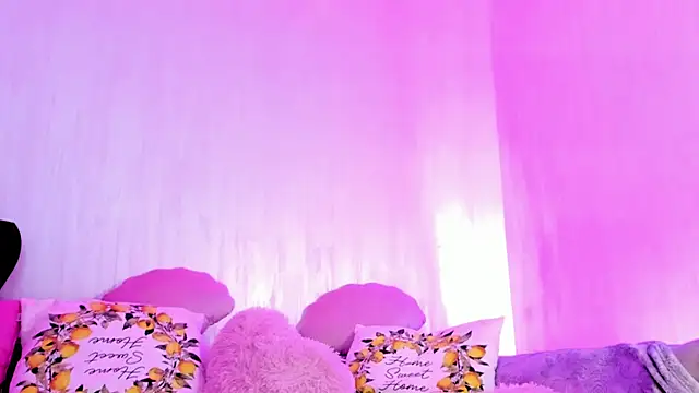 Snapshot of RileyNox chatting on 10/08/25, 07:33 RileyNox online show from 10/08/25, 07:33