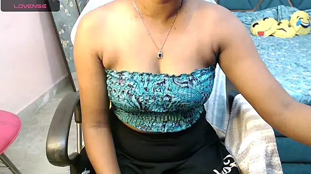 Snapshot of hot_riaa25 chatting on 09/21/25, 05:47 hot riaa25 online show from 09/21/25, 05:47