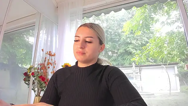 Ella Vee online show from 05/22/26, 05:36