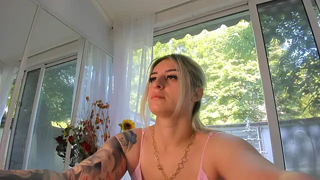 Ella Vee online show from 05/25/26, 05:46