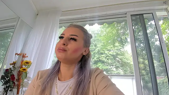 Snapshot of Ella_Vee chatting on 07/23/26, 05:38 Ella Vee online show from 07/23/26, 05:38