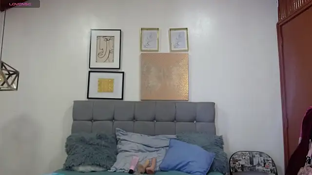  naomi s online show from 04/18/26, 01:37