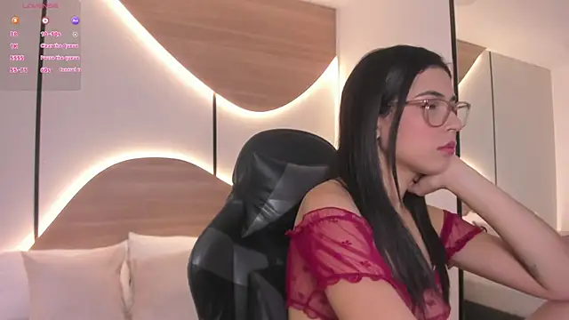 Snapshot of desireee_ chatting on 11/10/25, 12:26 desireee online show from 11/10/25, 12:26