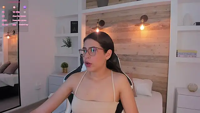 Snapshot of desireee_ chatting on 01/17/26, 12:21 desireee online show from 01/17/26, 12:21