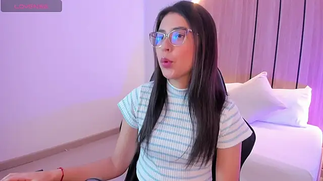 Snapshot of desireee_ chatting on 02/07/26, 12:20 desireee online show from 02/07/26, 12:20