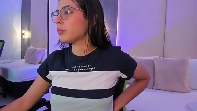 Snapshot of desireee_ chatting on 02/11/26, 12:32 desireee online show from 02/11/26, 12:32