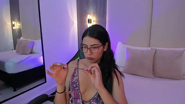 Snapshot of desireee_ chatting on 02/17/26, 12:23 desireee online show from 02/17/26, 12:23