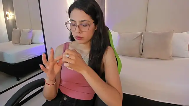 Snapshot of desireee_ chatting on 02/18/26, 12:45 desireee online show from 02/18/26, 12:45