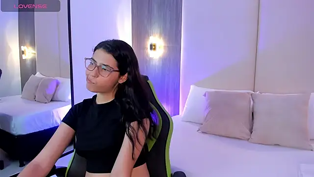 Snapshot of desireee_ chatting on 02/28/26, 12:17 desireee online show from 02/28/26, 12:17