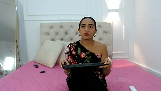 charlotte dante212 online show from 11/03/25, 03:30