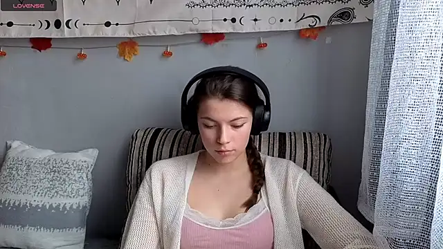 CutieAnny online show from 11/27/25, 07:10