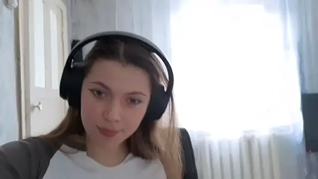 CutieAnny online show from 12/23/25, 06:00