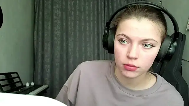 CutieAnny online show from 02/03/26, 06:11