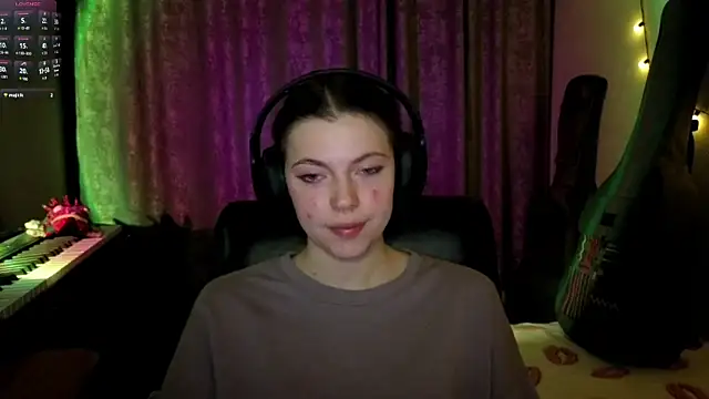 CutieAnny online show from 04/12/26, 08:14