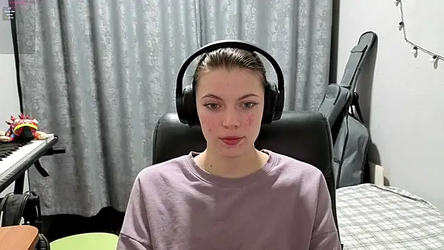 CutieAnny online show from 04/23/26, 08:22