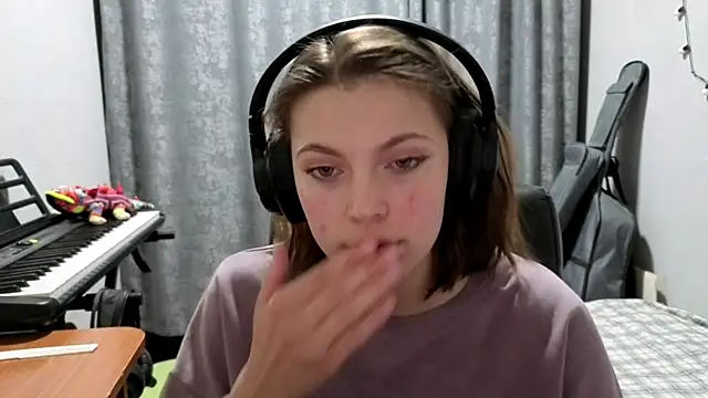 CutieAnny online show from 04/24/26, 08:11