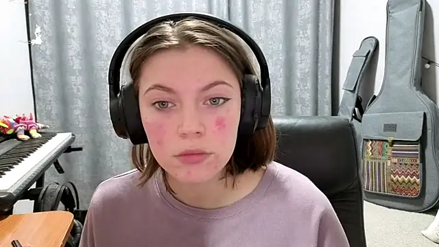 CutieAnny online show from 05/03/26, 08:37