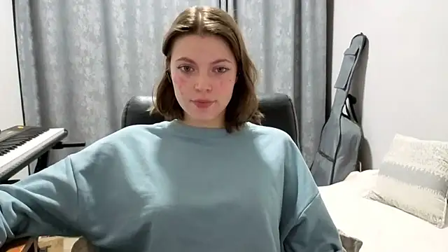 CutieAnny online show from 06/02/26, 10:56