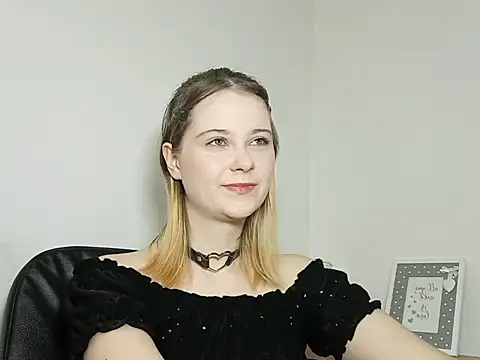 LydiaYoung online show from 09/25/25, 06:11