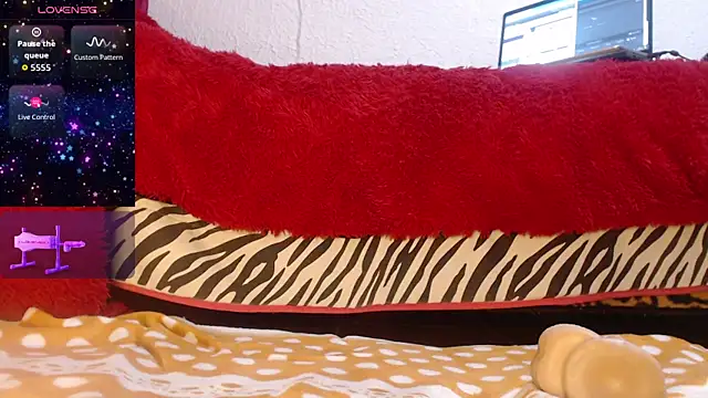 leyla james  online show from 10/25/25, 02:41