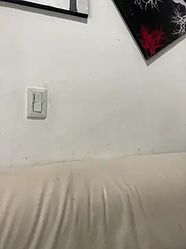 zaracollins01 online show from 10/22/25, 02:06