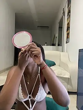 zaracollins01 online show from 10/31/25, 12:11