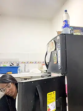 zaracollins01 online show from 11/06/25, 12:11