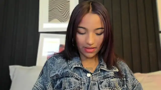 Manelyk evanss  online show from 12/03/25, 10:57