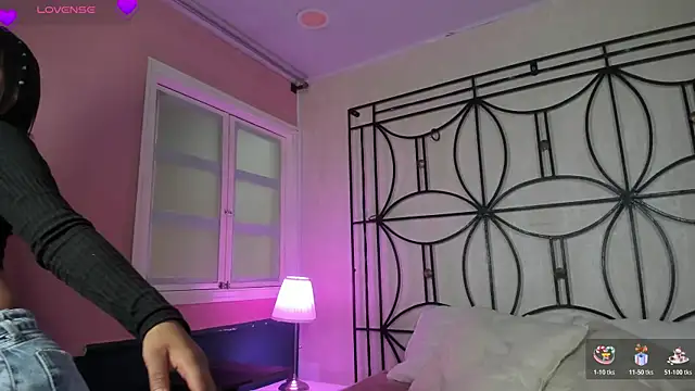 Manelyk evanss  online show from 04/21/26, 06:12