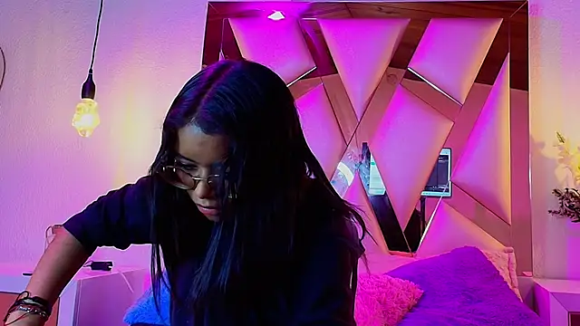 Snapshot of lilith_and_draven_nom chatting on 10/16/25, 10:55 lilith and draven nom online show from 10/16/25, 10:55