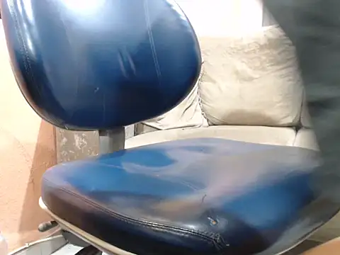 Snapshot of _not- chatting on 09/25/25, 07:50 not- online show from 09/25/25, 07:50