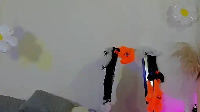 Naomi Flame online show from 10/28/25, 08:44