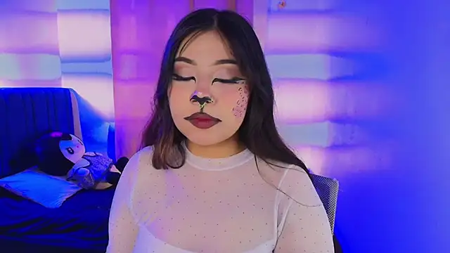 Snapshot of annie-russel chatting on 10/02/25, 02:18 annie-russel online show from 10/02/25, 02:18