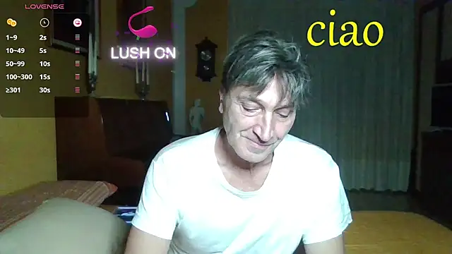 Snapshot of lattediyak chatting on 11/13/25, 01:04 lattediyak online show from 11/13/25, 01:04