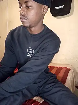 Snapshot of Hluga_25 chatting on 10/20/25, 03:29 Hluga 25 online show from 10/20/25, 03:29