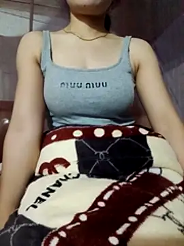 LucyyLy online show from 11/26/25, 11:39