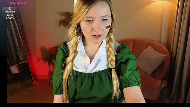 Snapshot of Milana_Key chatting on 09/23/25, 10:02 Milana Key online show from 09/23/25, 10:02