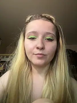 Snapshot of Milana_Key chatting on 10/15/25, 10:15 Milana Key online show from 10/15/25, 10:15