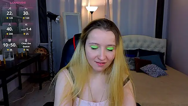 Snapshot of Milana_Key chatting on 10/17/25, 09:17 Milana Key online show from 10/17/25, 09:17