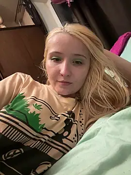 Snapshot of Milana_Key chatting on 11/04/25, 08:41 Milana Key online show from 11/04/25, 08:41