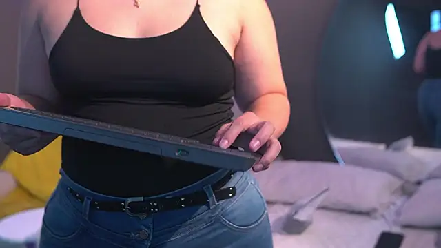 Tayler Kim online show from 02/05/26, 06:23