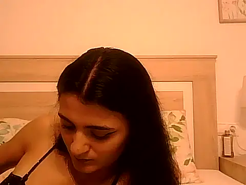 Snapshot of Ella0105 chatting on 09/08/25, 05:01 Ella0105 online show from 09/08/25, 05:01