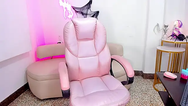 Miss Francheska online show from 10/20/25, 11:43